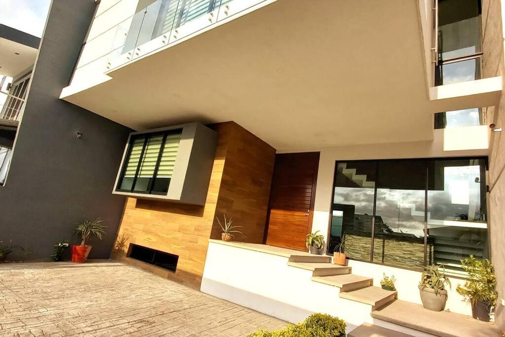 Holiday home New 4 Bedroom House Sleeps 16 Pool, Bbq And More! *
