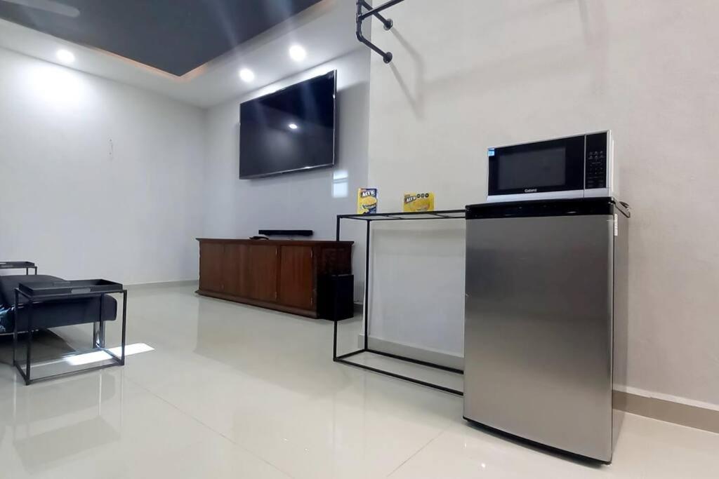 Holiday home New 4 Bedroom House Sleeps 16 Pool, Bbq And More!